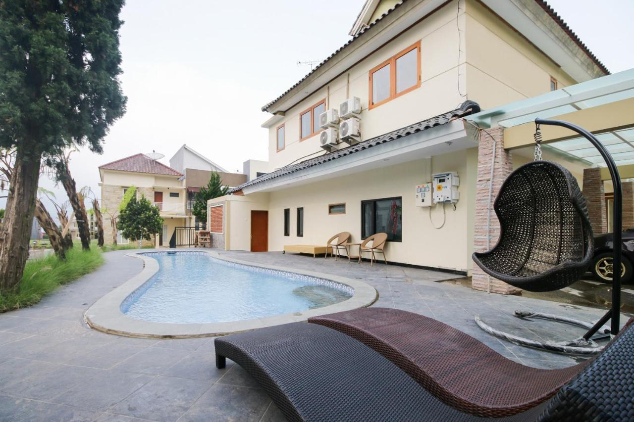 Reddoorz Plus At Panorama Villas Batu Batu  Esterno foto